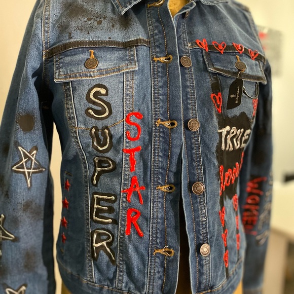 Elegance is attitude Jacket - Picture 3 of 4